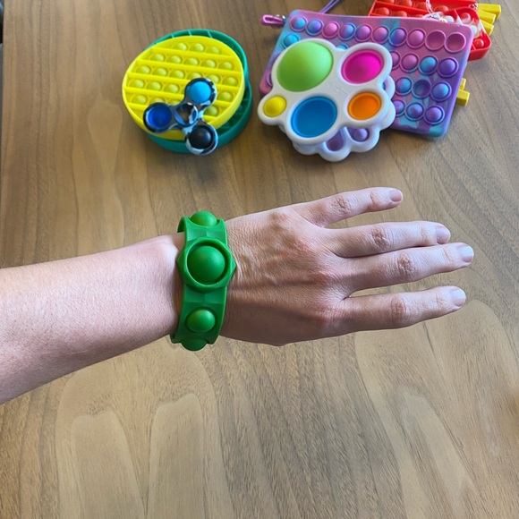 HUGE collection of POP ITS! - Picture 8 of 10